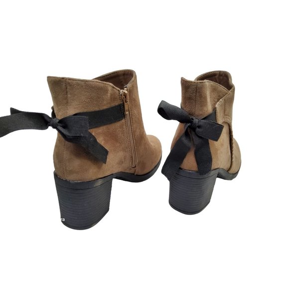 ingaro womens "robi" side zip 2.75" heel bow tie back accent boots. - Picture 4 of 5